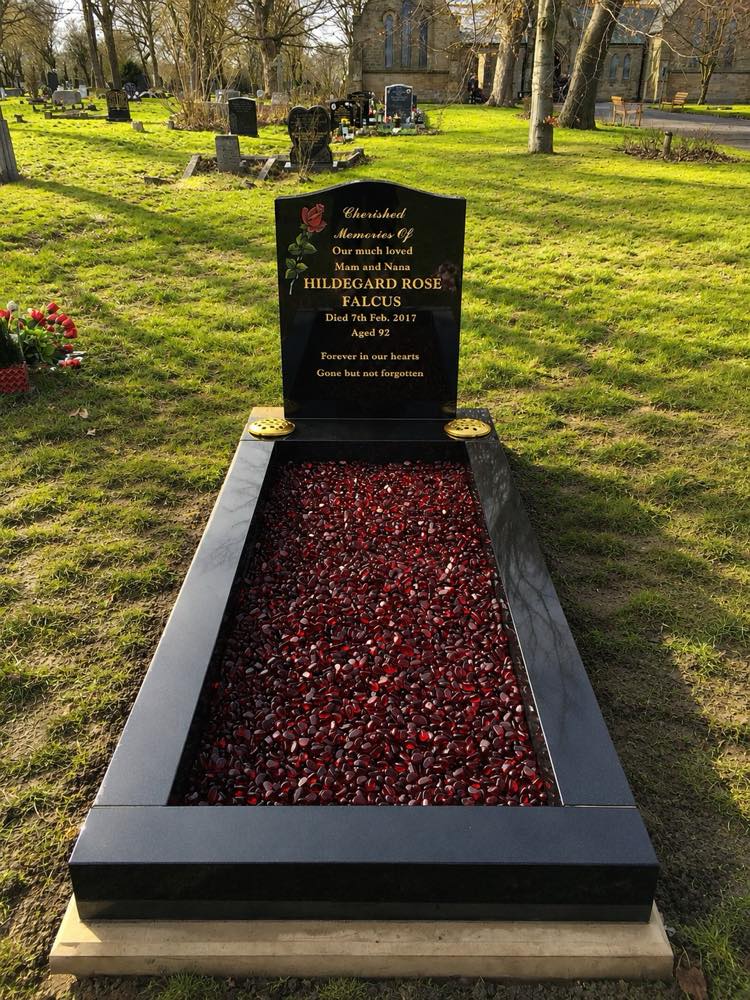 Memorial kerb set