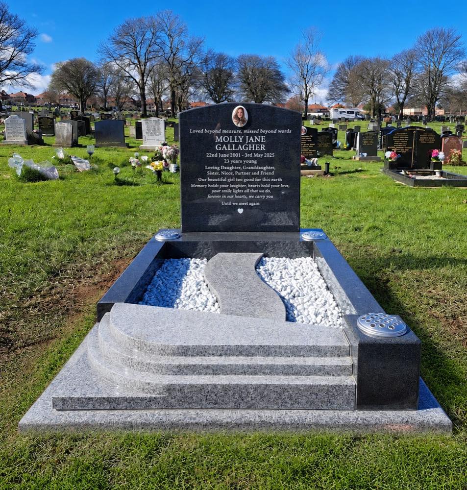 Memorial kerb set