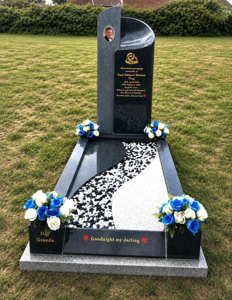 Memorial kerb set